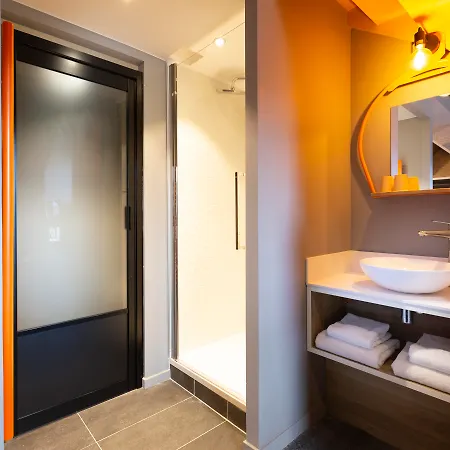 Base Camp Hotel 3*