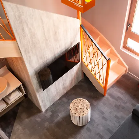 Base Camp Hotel 3*