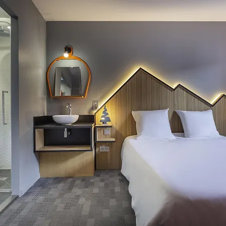 Base Camp Hotel