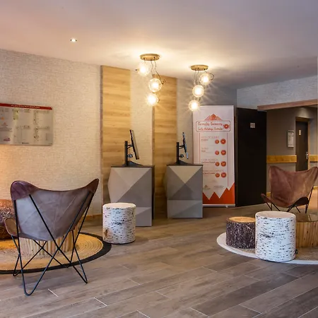 Base Camp Hotel 3*